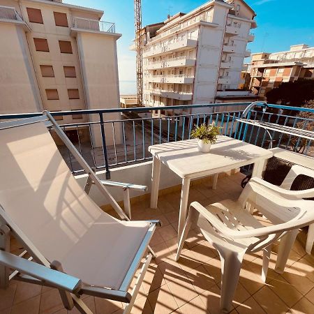 App4Rent Saturno 4 - Family Apartment, Wifi, Parking リド・ディ・イエゾロ エクステリア 写真