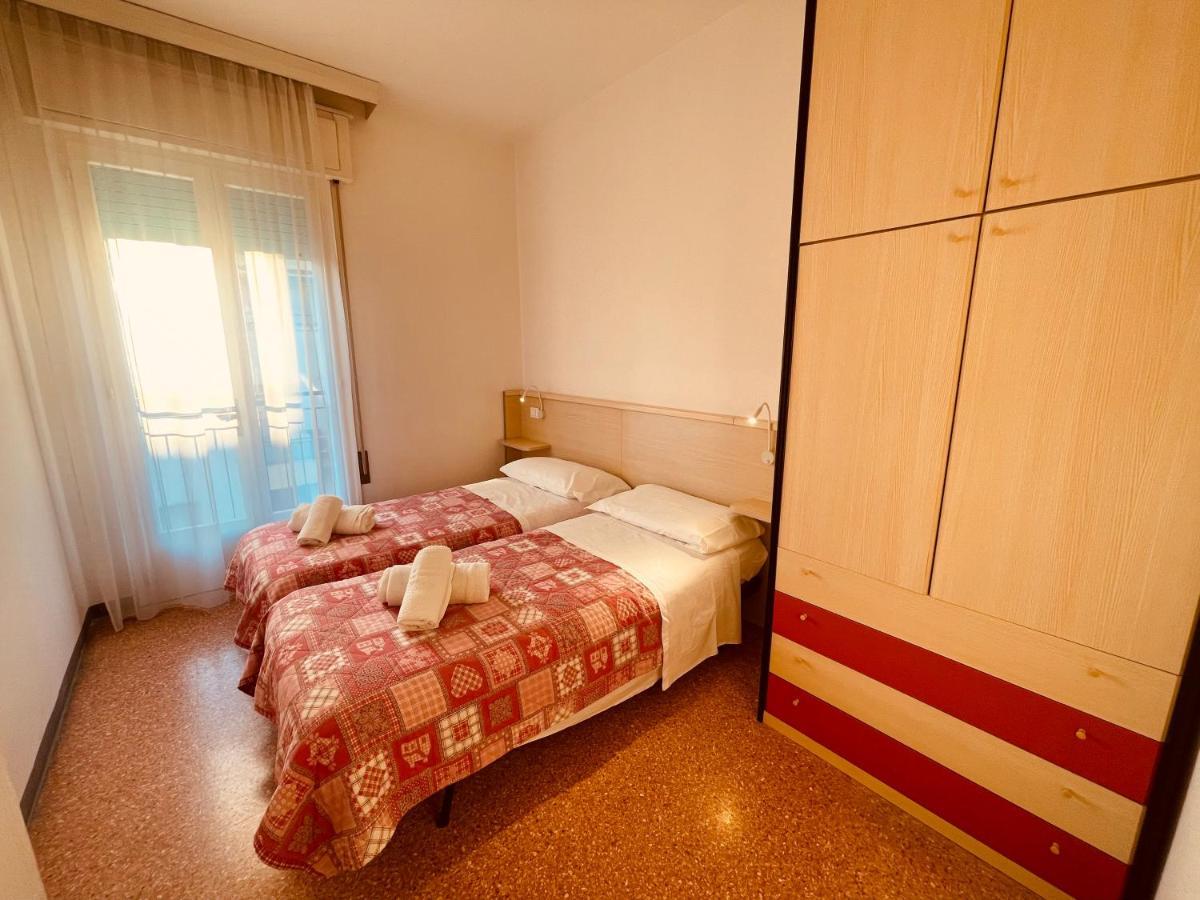 App4Rent Saturno 4 - Family Apartment, Wifi, Parking リド・ディ・イエゾロ エクステリア 写真