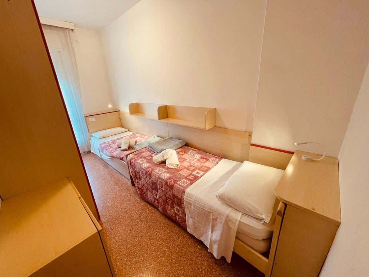 App4Rent Saturno 4 - Family Apartment, Wifi, Parking リド・ディ・イエゾロ エクステリア 写真