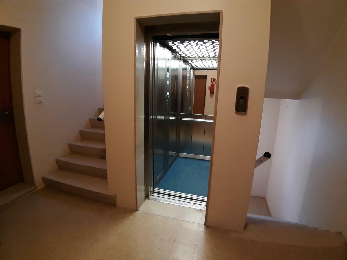 App4Rent Saturno 4 - Family Apartment, Wifi, Parking リド・ディ・イエゾロ エクステリア 写真