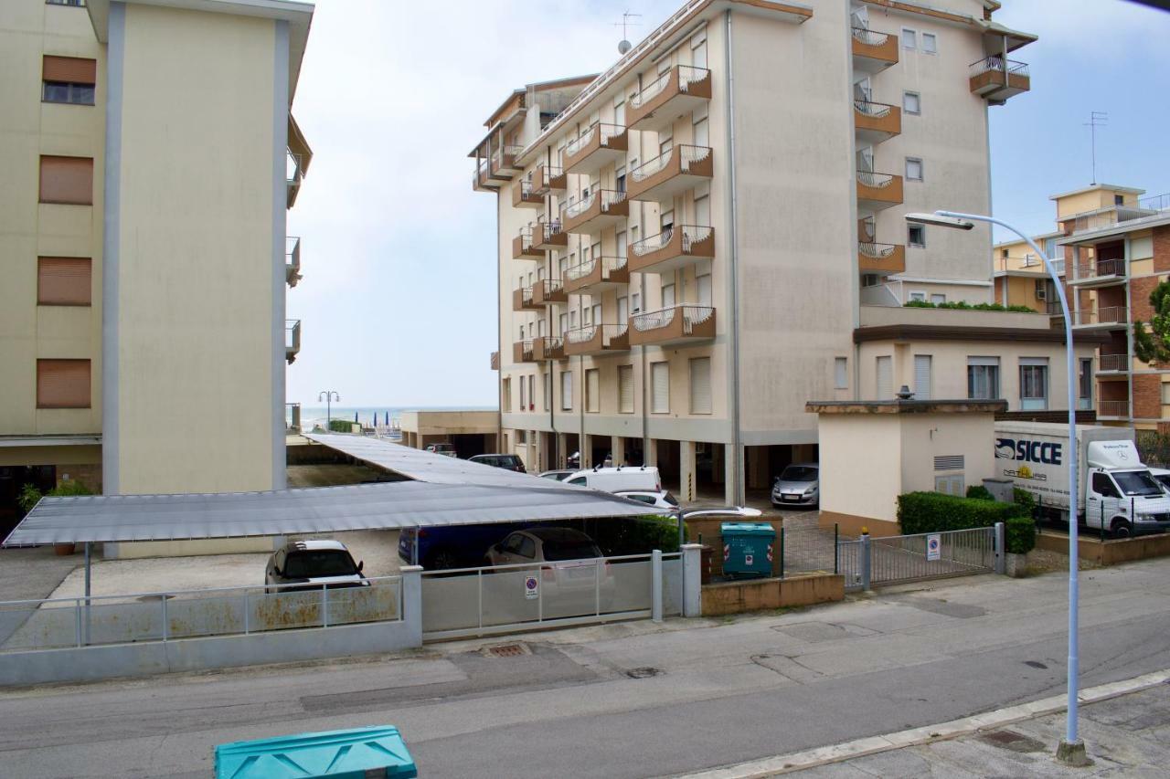 App4Rent Saturno 4 - Family Apartment, Wifi, Parking リド・ディ・イエゾロ エクステリア 写真