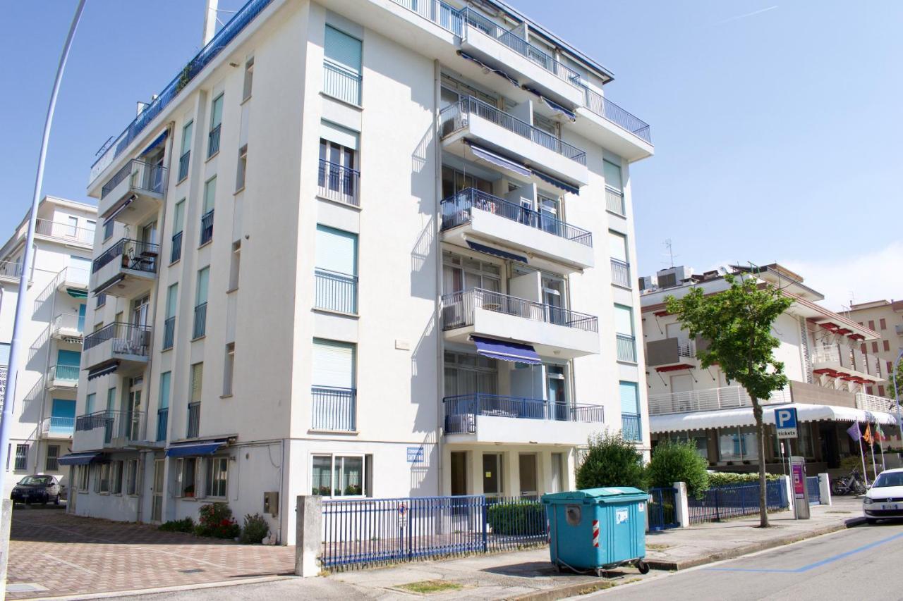 App4Rent Saturno 4 - Family Apartment, Wifi, Parking リド・ディ・イエゾロ エクステリア 写真