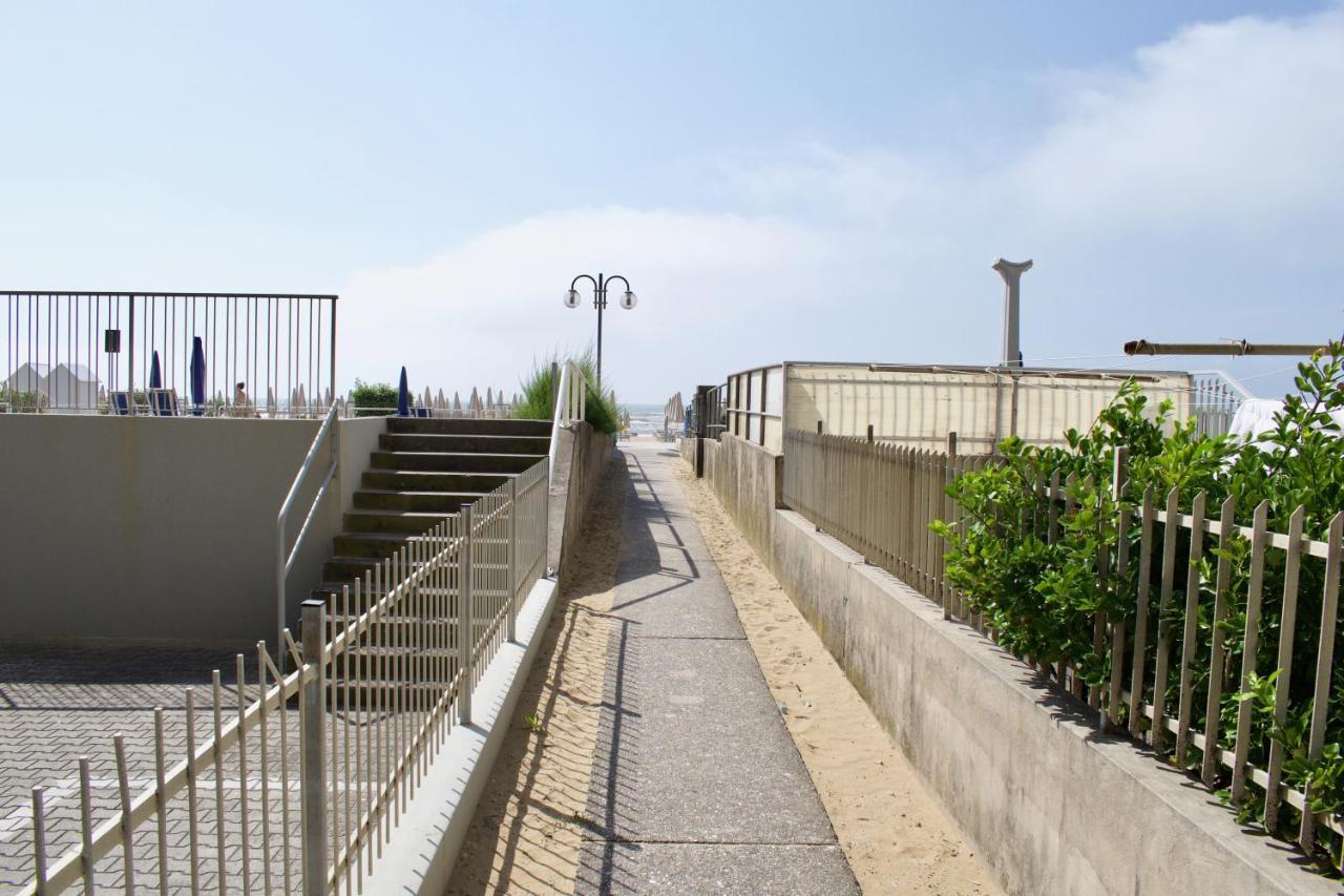 App4Rent Saturno 4 - Family Apartment, Wifi, Parking リド・ディ・イエゾロ エクステリア 写真