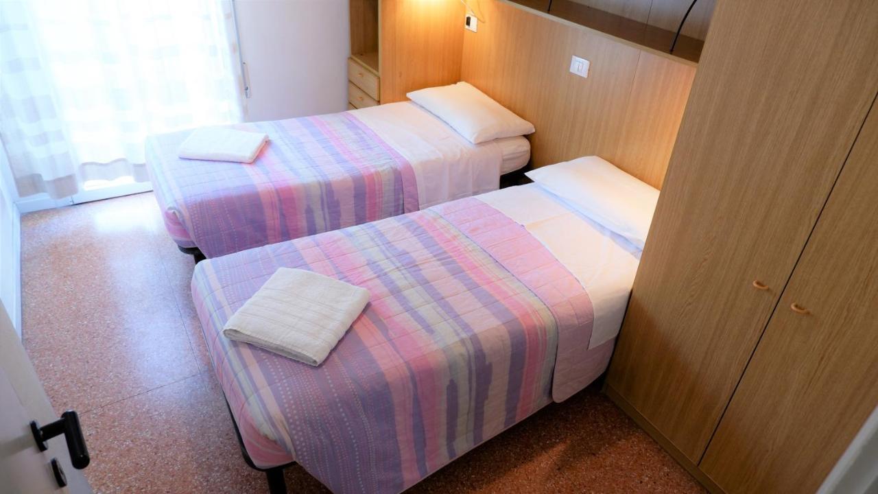 App4Rent Saturno 4 - Family Apartment, Wifi, Parking リド・ディ・イエゾロ エクステリア 写真