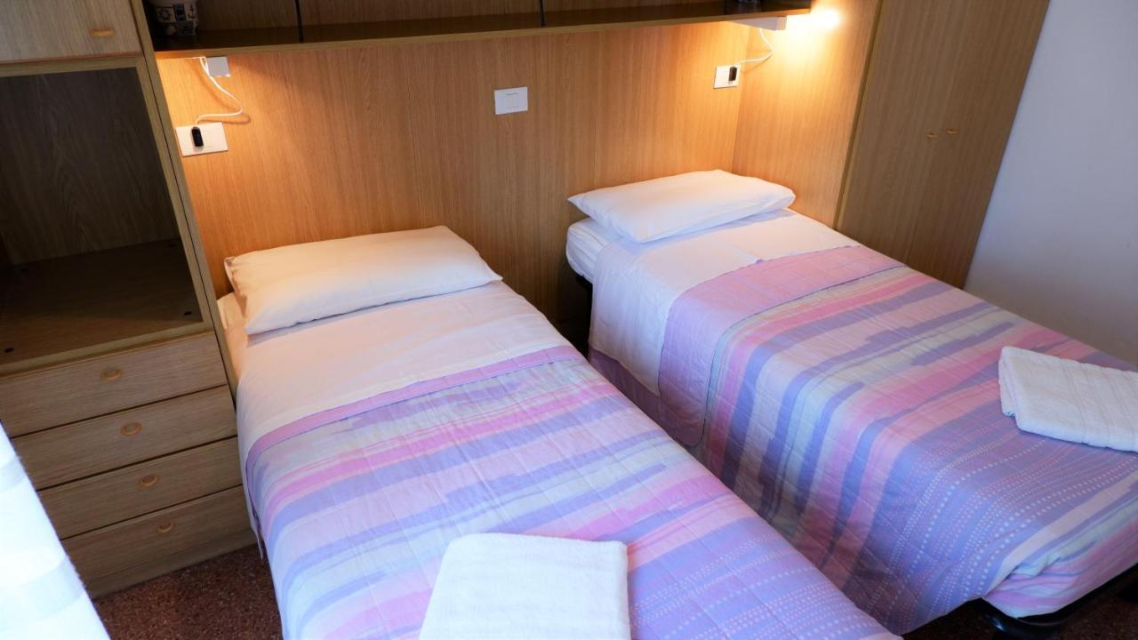 App4Rent Saturno 4 - Family Apartment, Wifi, Parking リド・ディ・イエゾロ エクステリア 写真