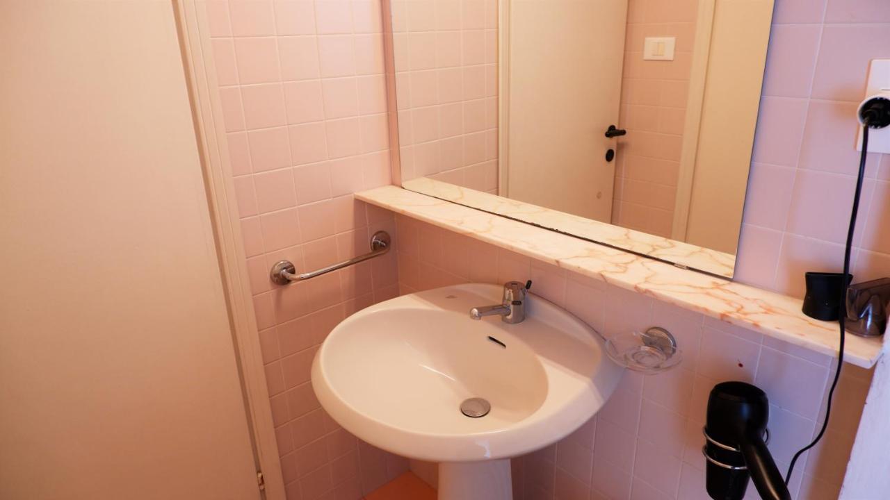 App4Rent Saturno 4 - Family Apartment, Wifi, Parking リド・ディ・イエゾロ エクステリア 写真